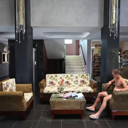 كلوب فيفا فندق مرمريس