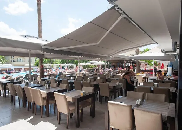 Club Viva Szálloda 4*